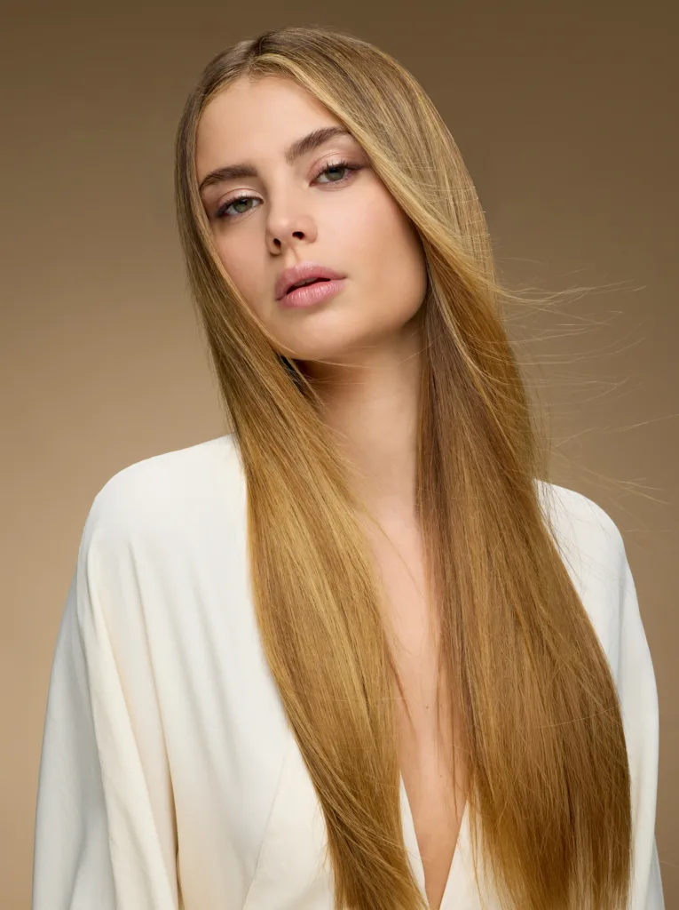ABOUT US modella 1913x2560